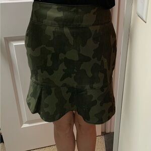 White House Black Market Camo Print Flounce Skirt Sz 0 Brand New With Tags 🆕❤️